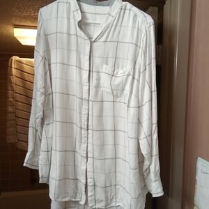 Men's size large button up casually worn dress shirt